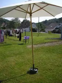 Parasol en toile et bois avec pied