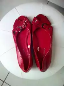 Très jolie sandales rouges vernis P37