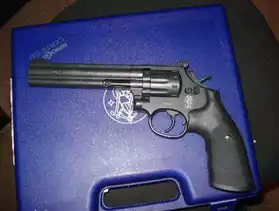 Smith&Wesson 586, 6 black,rubber, Co2