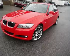 BMW serie3 de couleur rouge