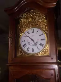 Horloge Francontoise avec balancier en c