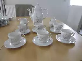 Service à café 6 personnes en porcelaine