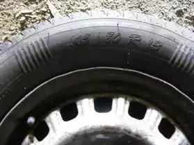 pneus montés sur jantes 145/80-R13