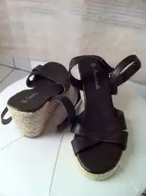 Jolies sandales compensées marron P37