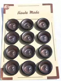 boutons anciens marron plaque de 12