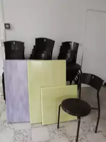 7 tables et 28 chaises