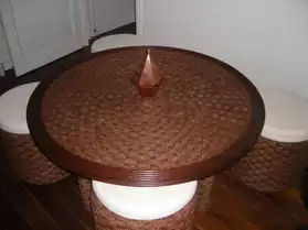 Table basse avec poufs intégrés