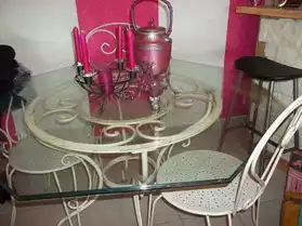 Table fer forgé et 4 chaises