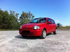 Renault clio 2 diesel rouge année 1999