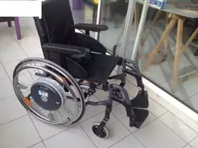 Fauteuil roulant pour handicapé