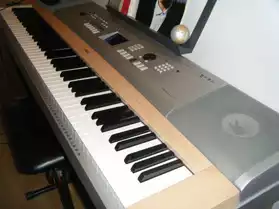 Piano numérique Yamaha DGX 630