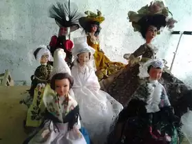 Lot de 8 poupées régionale de collection