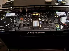 2x Pioneer CDJ 2000 + DJM 2000