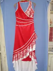 Robe de cocktail rouge et blanche