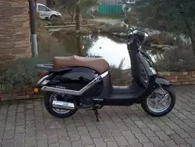 Magnifique Scoot Rétro 125cc en bon état