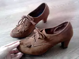 Jolies chaussures brunes à talons