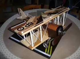 Avion biplan bois marqueterie