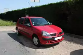 Clio II année 2002 rouge